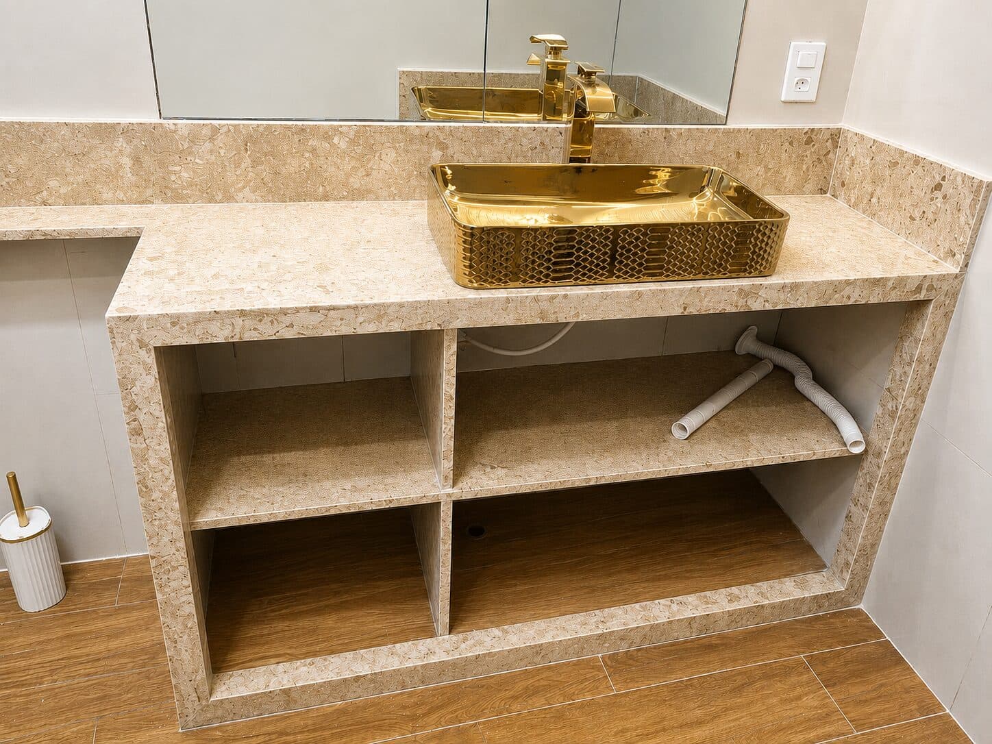 Bathroom with stone countertop and cladding