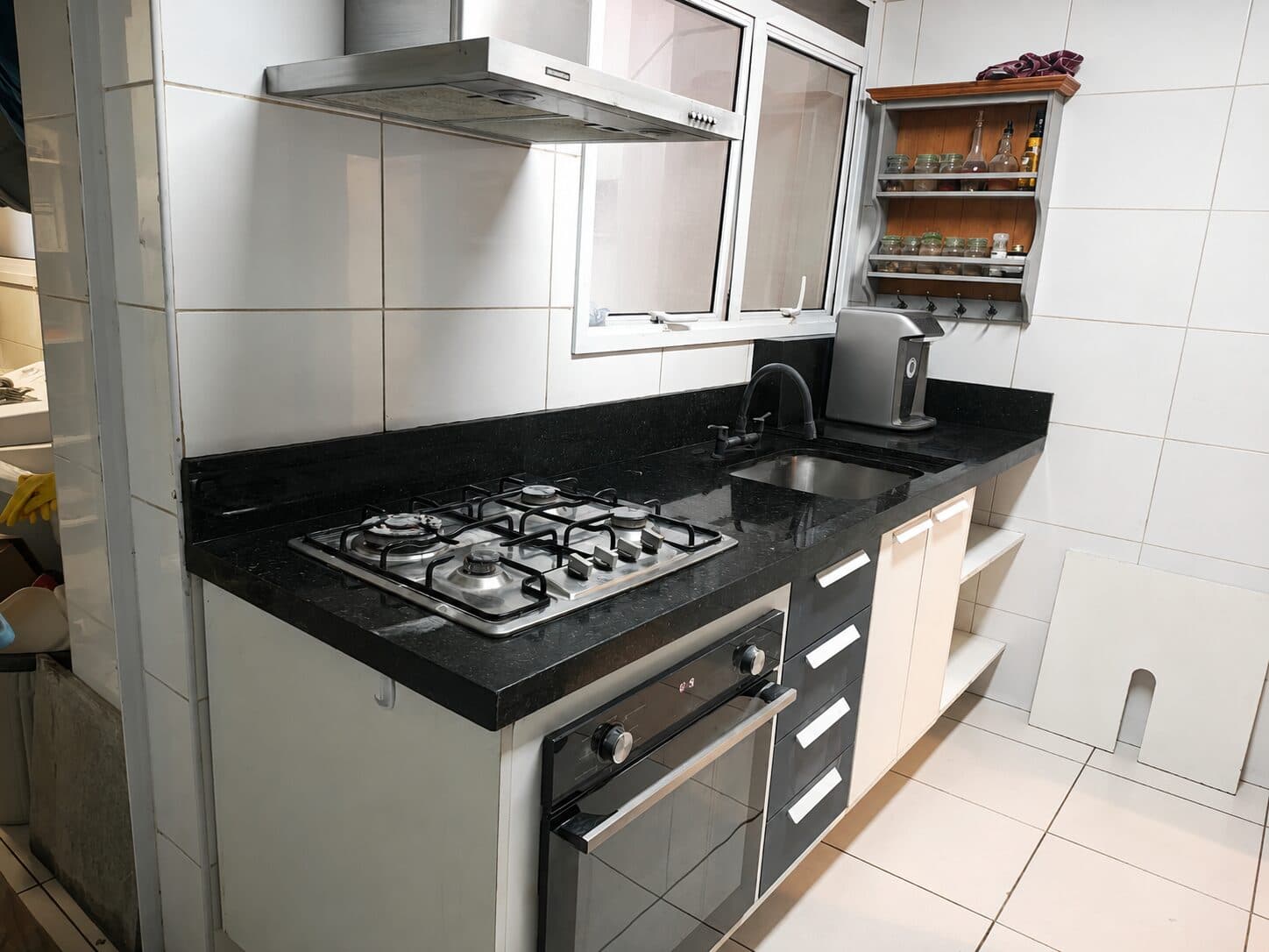 Kitchen with stone countertop and finishing — project 03