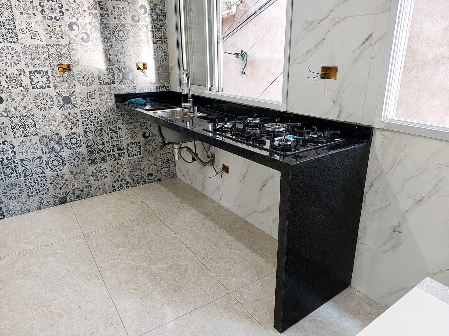 Kitchen with stone countertop and finishing — project 05