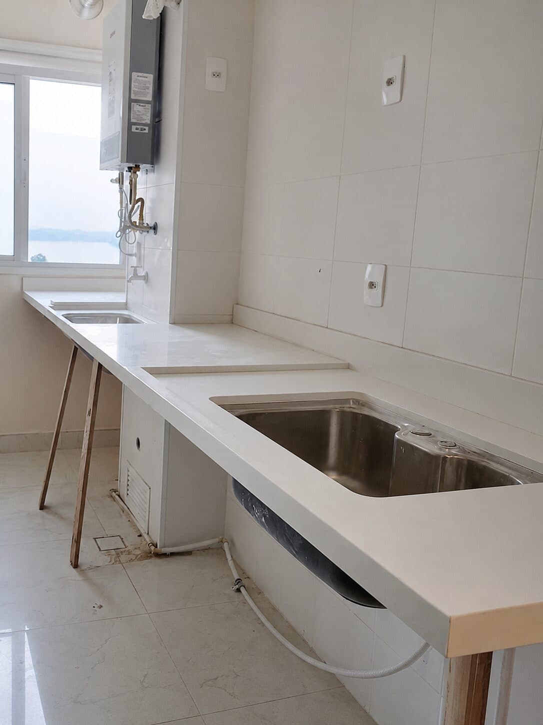 Kitchen with stone countertop and finishing — project 06