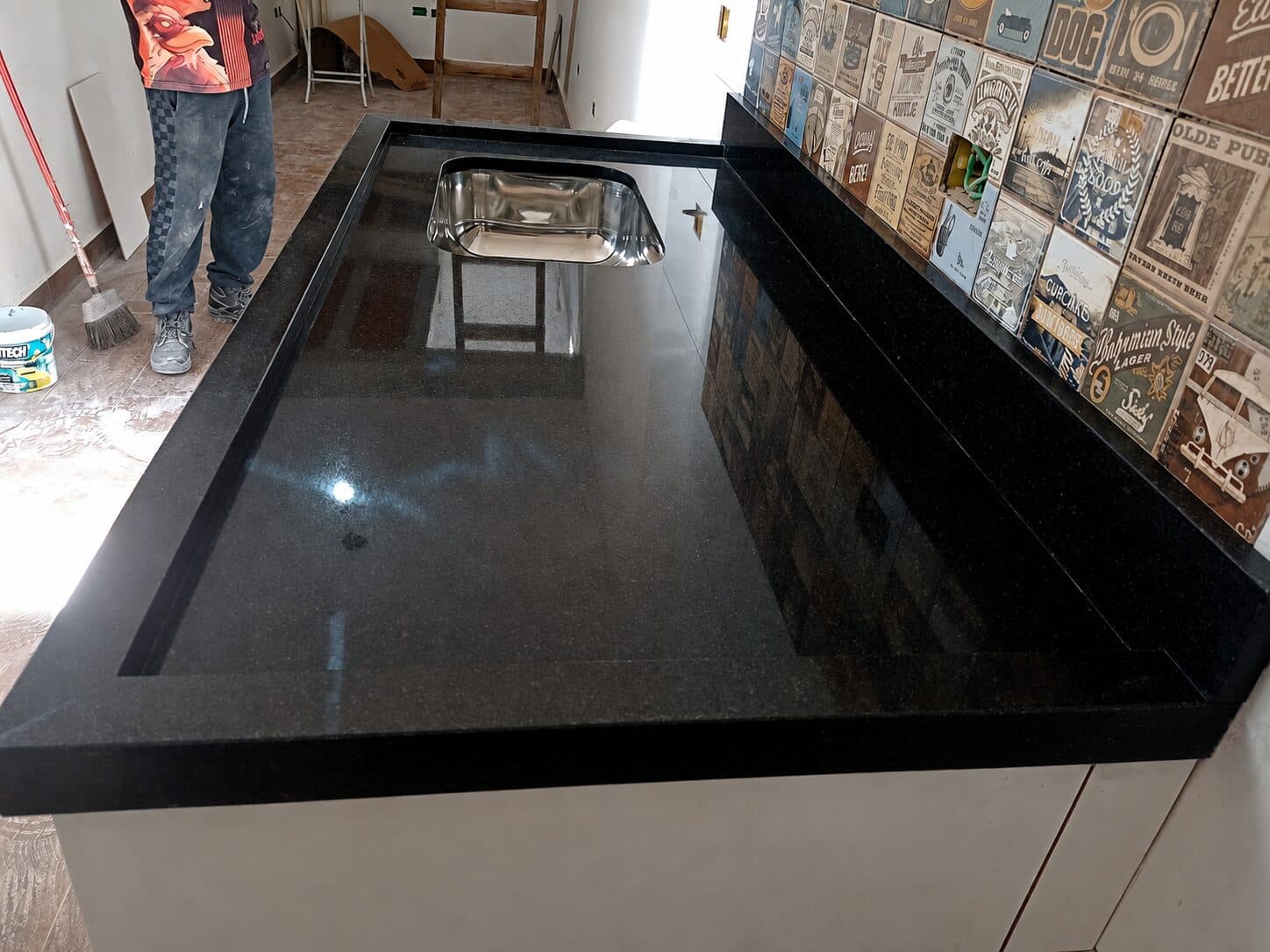 Kitchen with stone countertop and finishing — project 07