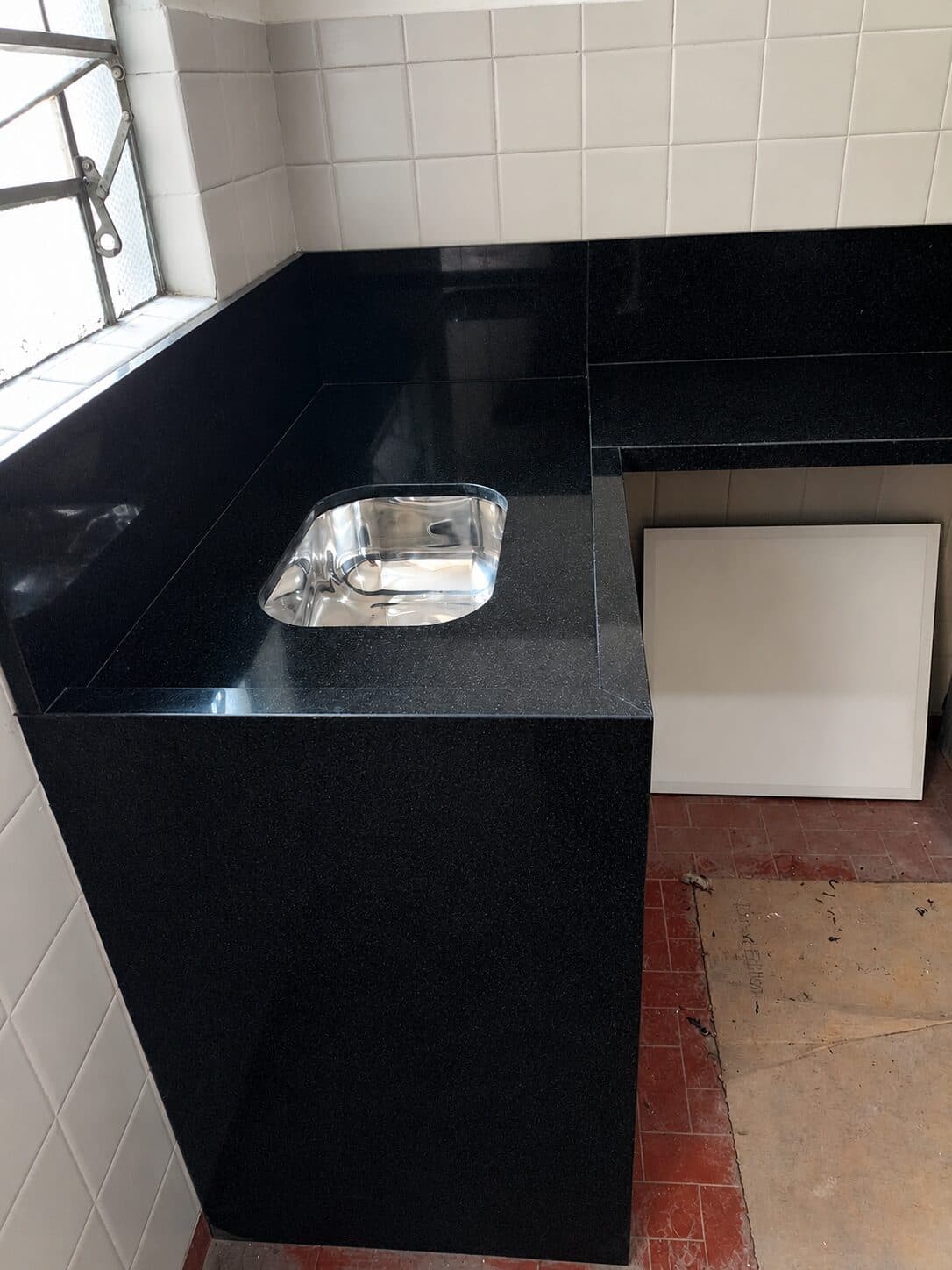 Kitchen with stone countertop and finishing — project 09