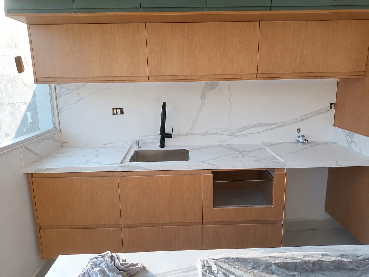 Kitchen with stone countertop and finishing — project 10