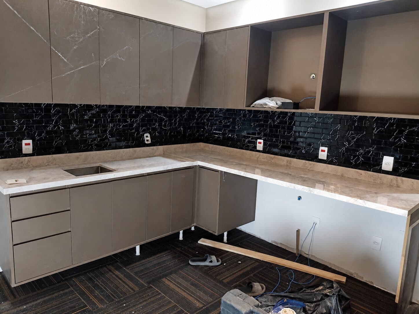 Kitchen with stone countertop and finishing — project 11