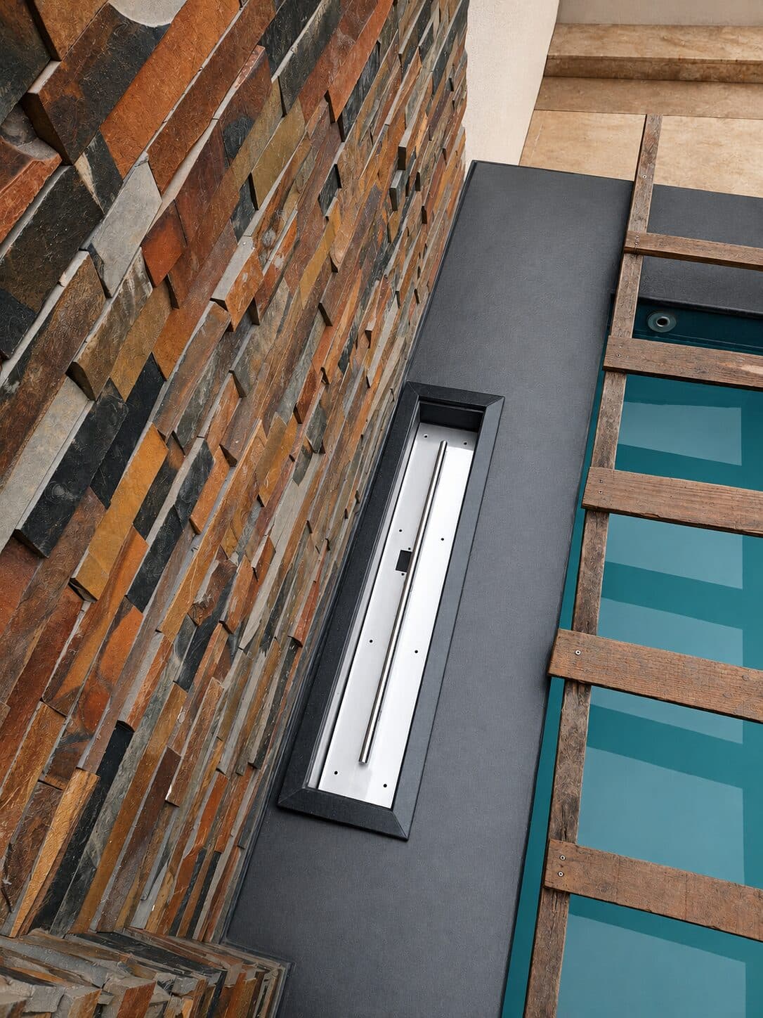 Pool edge with stone finishing — project 02